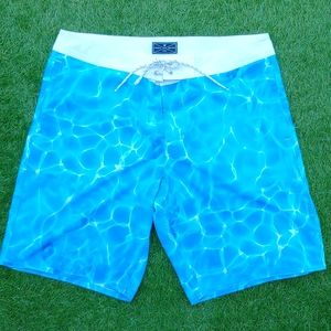Excellent Used Condition Men's AMERICAN EAGLE Board Shorts Water Print Large